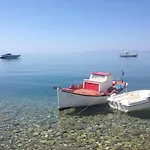 Agali 2 Superior Mezonet Front Of The Sea Apartament Akrogiali