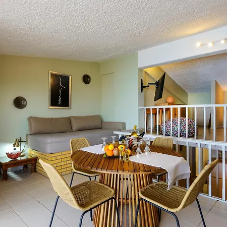 Agali 2 Superior Mezonet Front Of The Sea Apartament Akrogiali